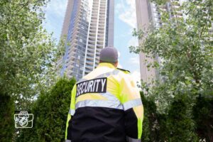 Estoy buscando guardia de seguridad para controlar el acceso de vehículos a una zona de carga