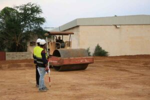 Se busca operador de rodillo compactador para trabajar en preparación de accesos y patios