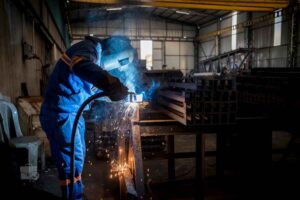 Busco soldador para reparar la caja de un camión de volteo