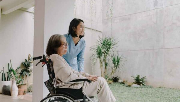 Estoy buscando cuidadora responsable para cuidar a mi padre durante las mañanas
