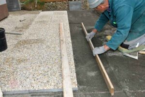 Se busca albañil y ayudante para reparar pisos de concreto.