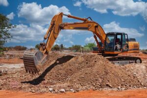 Se busca operador de excavadora hidráulica para realizar excavaciones.