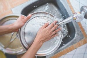Se busca personal para lavar utensilios en cocina de hospedaje